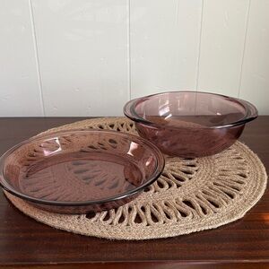 Vintage Pyrex Cranberry 1.5qt bowl & 9” pie plate 
Gently used